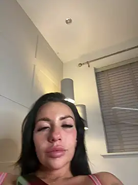 BELLABLACKXUK stripchat live cam model