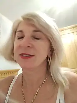AhlyssaLove1155 stripchat live cam model