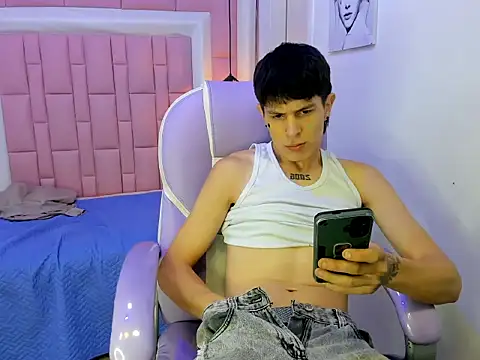 Salvatore18_ stripchat live cam model