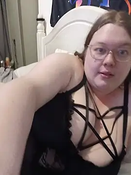 Sexycurvyemilyy stripchat live cam model