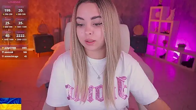 SusieWood stripchat live cam model