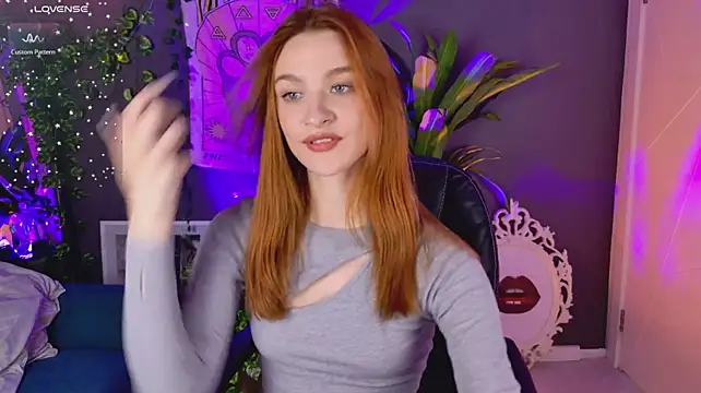 PollyMayer stripchat live cam model