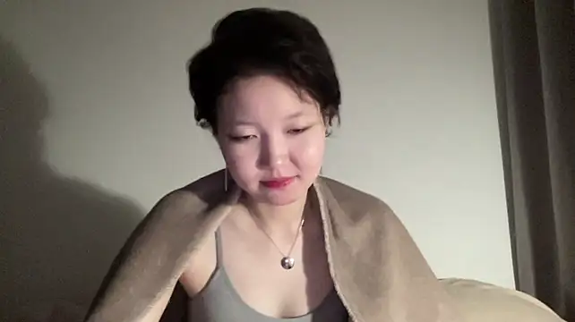 warmdew stripchat live cam model