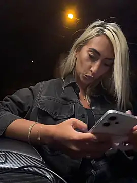 KelseyJunes stripchat live cam model