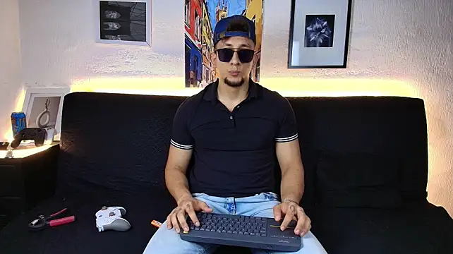 SR_EMILIOCUM stripchat live cam model