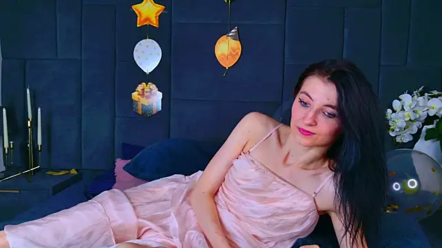 NicoleSinn stripchat live cam model