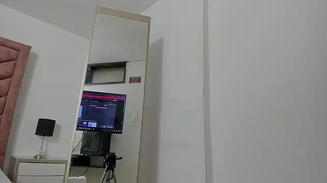 Sofi04_ stripchat live cam model