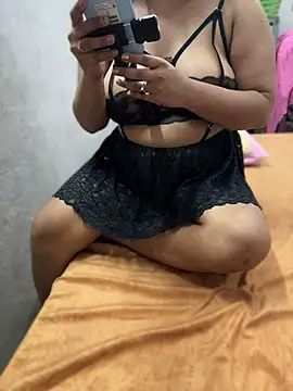 sissarahotty stripchat live cam model