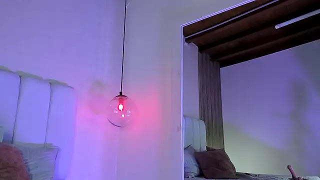 ElenaJamess stripchat live cam model