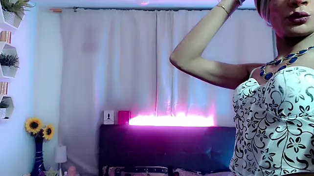 AteneaTaylorQueen stripchat live cam model