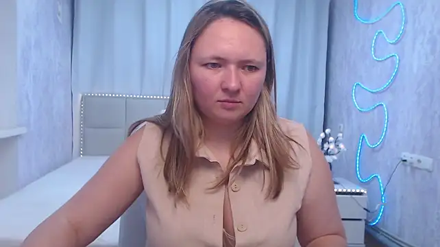 SallyVerda stripchat live cam model