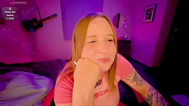 NaomiRey1 stripchat live cam model