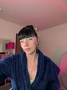 MaciiMayy stripchat live cam model