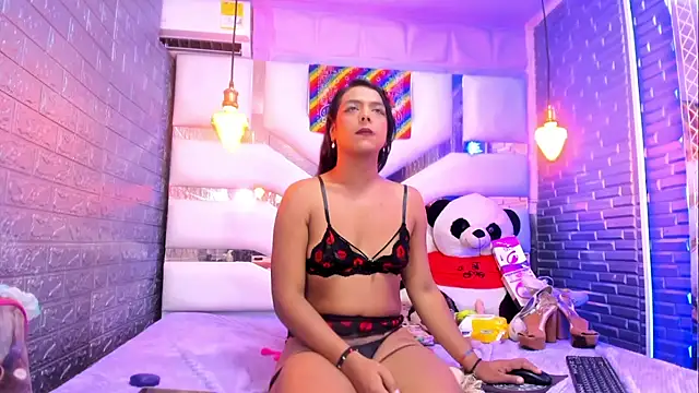EmmyTorner stripchat live cam model
