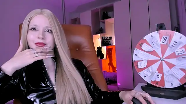 mollyposhh stripchat live cam model