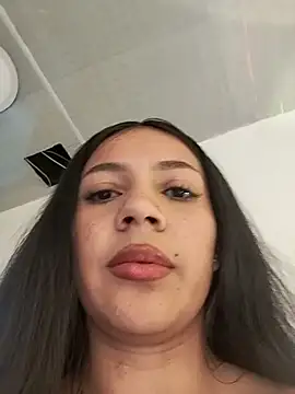 KamyGlam stripchat live cam model