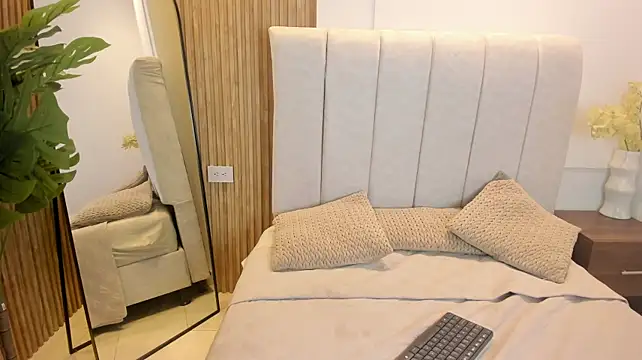 KaliBloom stripchat live cam model