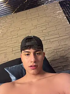 Lander_Cruz stripchat live cam model