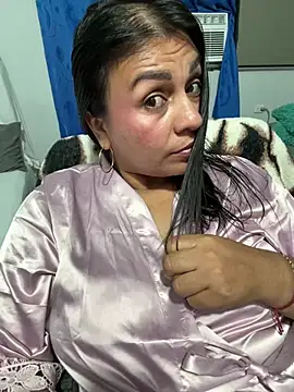 kloee_kann stripchat live cam model
