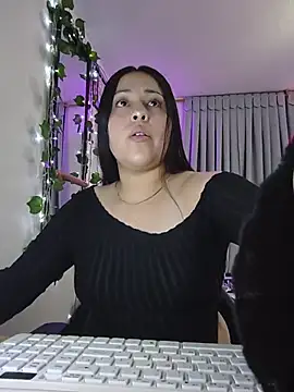 Bella-Gema stripchat live cam model
