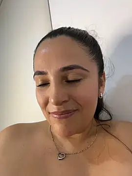 Taylortits stripchat live cam model
