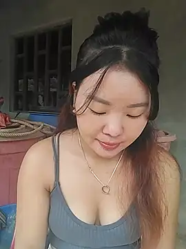 lylylove stripchat live cam model