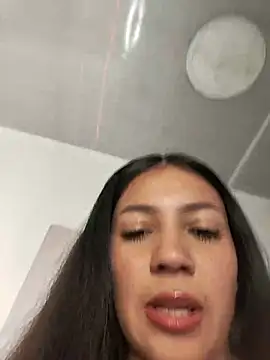 KamyGlam stripchat live cam model