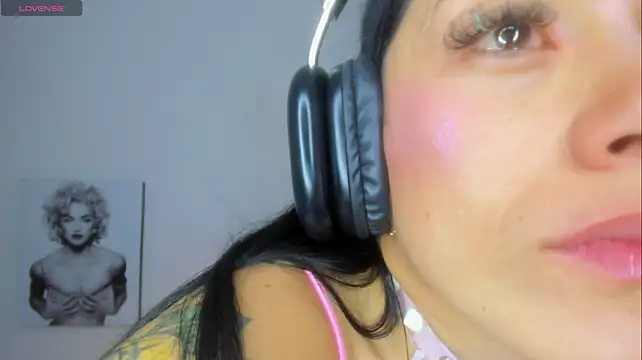 Millie_bobby stripchat live cam model
