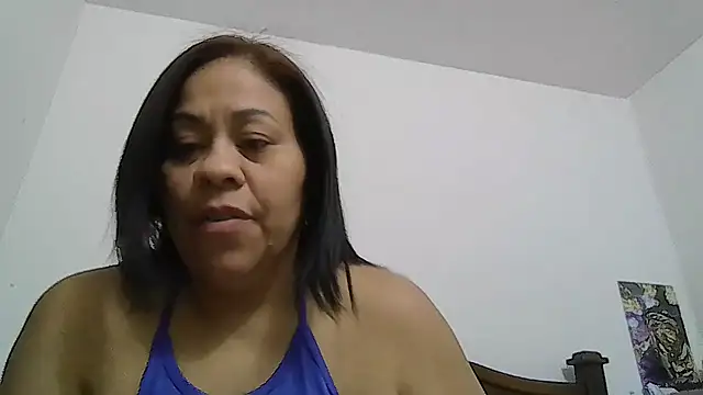 Veronica_missbigg stripchat live cam model