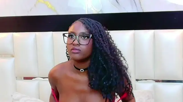 TiinaRouse stripchat live cam model