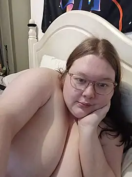 Sexycurvyemilyy stripchat live cam model