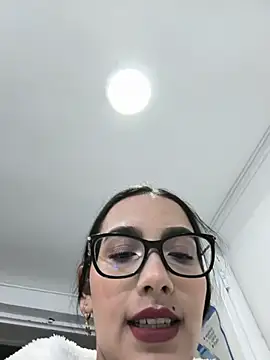 Lorein_cute18 stripchat live cam model