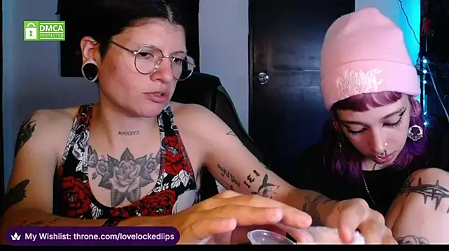 lovelockedlips stripchat live cam model
