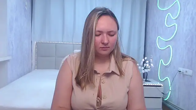 SallyVerda stripchat live cam model