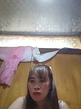 Reeoo-93 stripchat live cam model