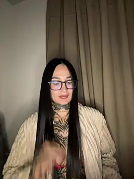 Suis_evangeline stripchat live cam model