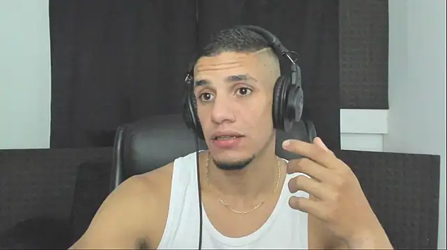 jhonnysnow17 stripchat live cam model