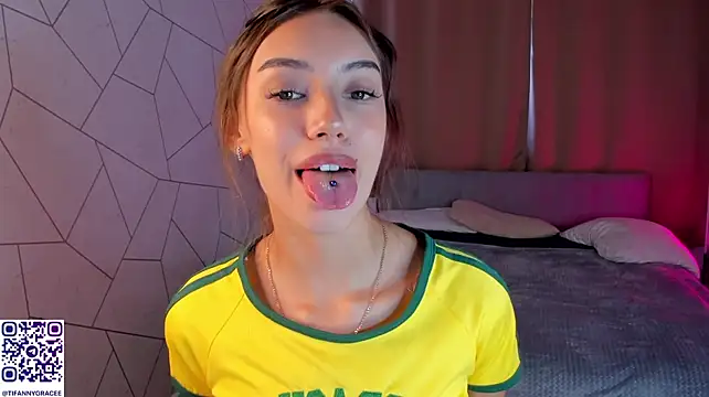 Tiffany-Grace stripchat live cam model