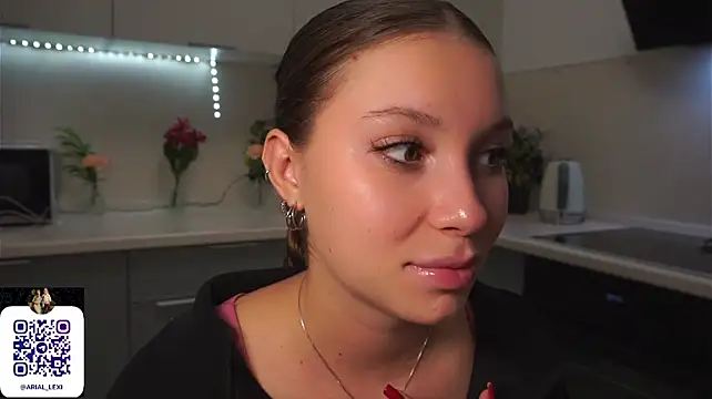 Sairallyn stripchat live cam model