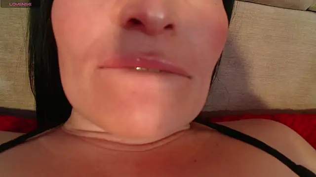 alicia_moom stripchat live cam model