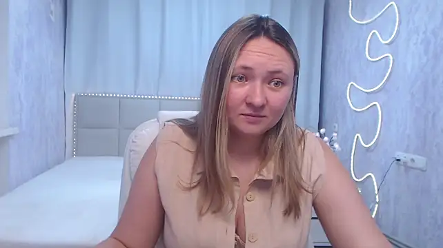 SallyVerda stripchat live cam model