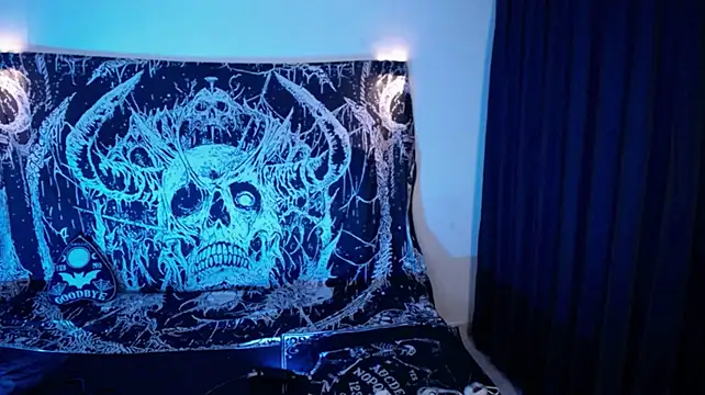 mikaskullcs stripchat live cam model