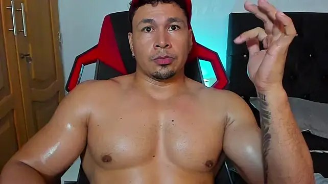 tyler_hank01 stripchat live cam model