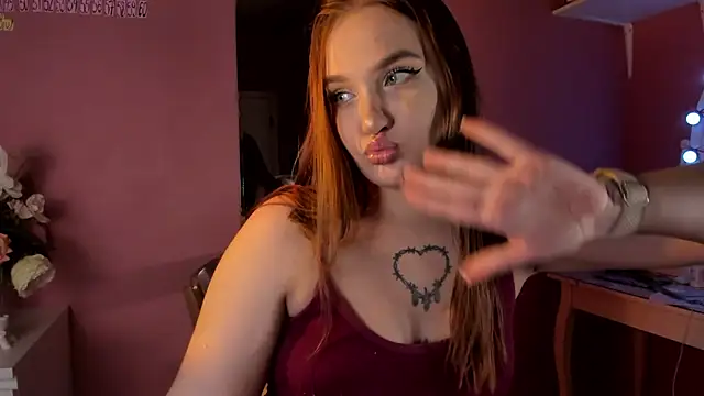 CarolineLovers stripchat live cam model