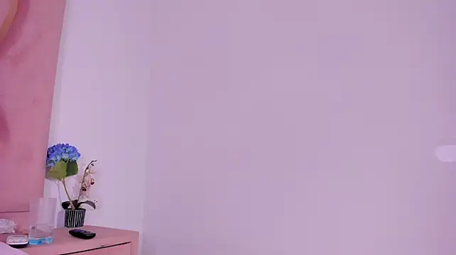 Sofia-candyht stripchat live cam model