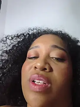 Yera_brown69 stripchat live cam model