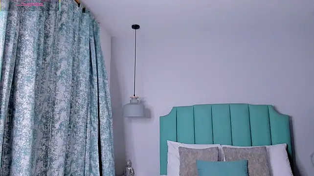nela_moretti stripchat live cam model