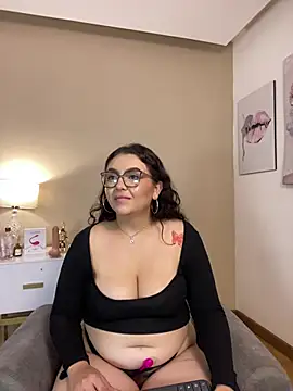 AlmaraRouge stripchat live cam model