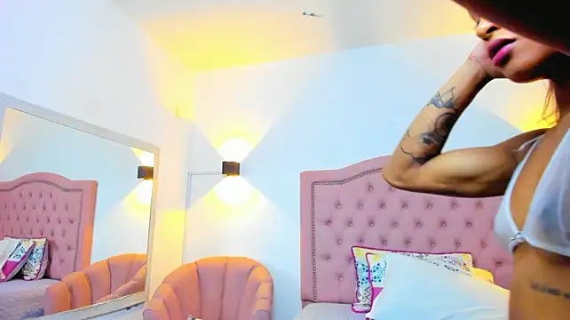 Molyrestrepo stripchat live cam model