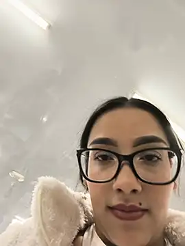 Lorein_cute18 stripchat live cam model